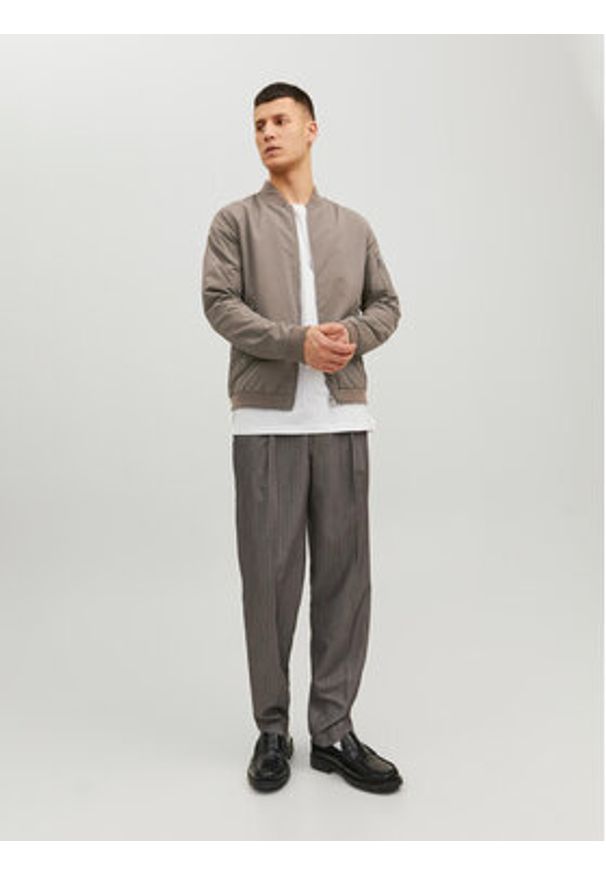Jack & Jones - Jack&Jones Kurtka bomber Rush 12165203 Beżowy Regular Fit. Kolor: beżowy. Materiał: syntetyk