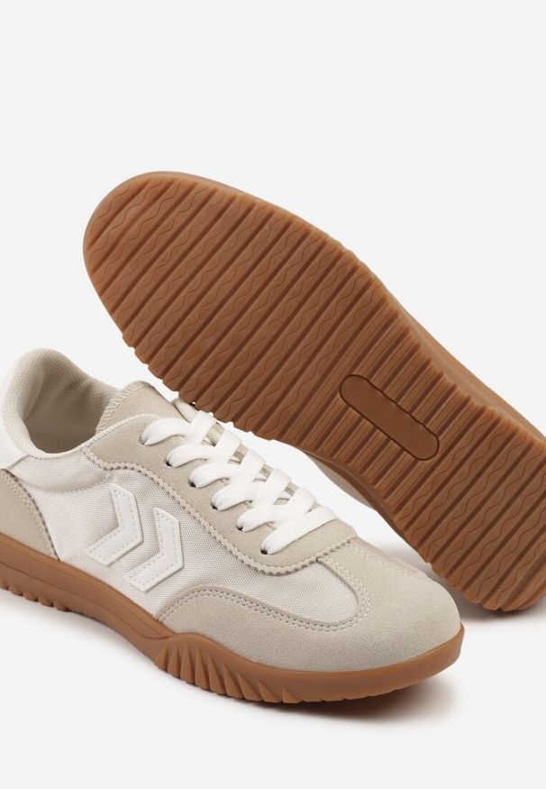 Born2be - Beżowe Sneakersy w Stylu Klasycznych Tenisówek z Ozdobnymi Przeszyciami Napilia. Okazja: na spotkanie biznesowe. Kolor: beżowy. Materiał: skóra, jeans