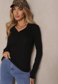 Renee - Czarna Prążkowana Bluzka z Bawełny Ozdobiona Guzikami i Kołnierzykami Sesanela. Okazja: na co dzień. Kolor: czarny. Materiał: bawełna, prążkowany. Długość rękawa: długi rękaw. Długość: długie. Wzór: aplikacja. Styl: elegancki, casual #3