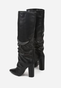 Renee - Czarne Marszczone Kozaki na Słupkowym Obcasie z Noskiem w Szpic Badara. Okazja: na co dzień. Kolor: czarny. Materiał: jeans, koronka. Obcas: na obcasie. Styl: casual, klasyczny. Wysokość obcasa: średni #4