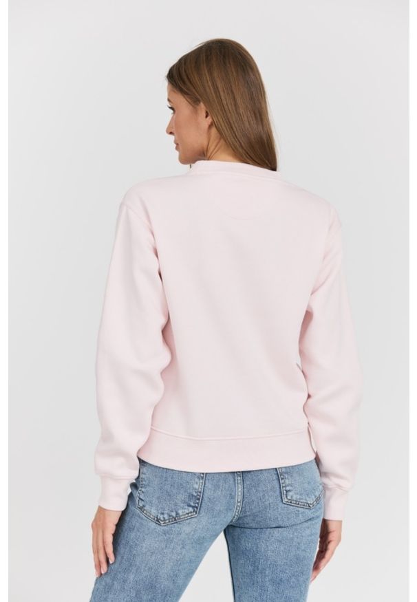 Guess - GUESS Różowa damska bluza Icon z dużym logo. Okazja: na co dzień. Kolor: różowy. Materiał: materiał, poliester, bawełna. Styl: casual, elegancki