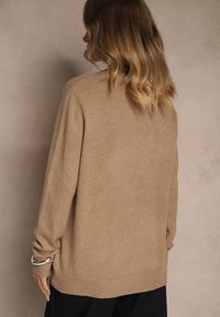Renee - Ciemnobeżowy Klasyczny Sweter z Wełną i Bawełną Bez Zdobień Neandia. Kolor: beżowy. Materiał: wełna, bawełna. Wzór: aplikacja. Styl: klasyczny #4