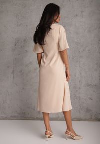 Renee - Beżowa Zwiewna Sukienka Wieczorowa VICES z Aplikacją 3D w Kształcie Kwiatu Themira. Typ kołnierza: dekolt w kształcie V. Kolor: beżowy. Wzór: aplikacja, kwiaty. Styl: wizytowy #6