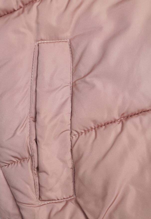 Born2be - Różowa Pikowana Kurtka Puffer z Kapturem Miviera. Okazja: na spacer, na spotkanie biznesowe, na co dzień, do pracy. Typ kołnierza: kaptur. Kolor: różowy. Materiał: jeans, dzianina. Sezon: zima. Styl: biznesowy, casual, elegancki