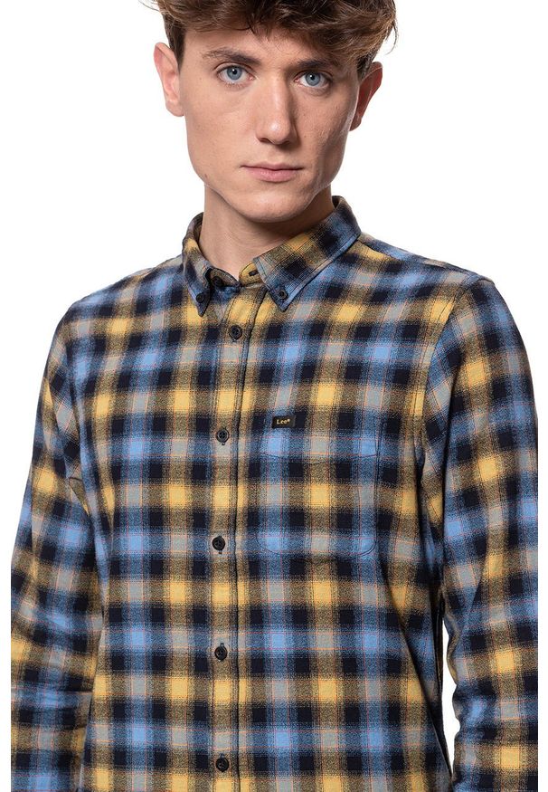 Lee - KOSZULA LEE BUTTON DOWN FROST BLUE L880OMMJ 112123352. Typ kołnierza: button down. Materiał: materiał