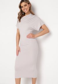 Born2be - Jasnoszara Asymetryczna Sukienka Midi o Dopasowanym Fasonie Tivalle. Kolor: szary. Typ sukienki: asymetryczne. Długość: midi #7