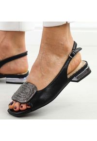 POTOCKI - Czarne sandały damskie na obcasie Potocki 43314. Okazja: na ślub cywilny, na wesele, na imprezę. Kolor: czarny. Materiał: skóra. Wzór: aplikacja. Sezon: lato. Obcas: na obcasie. Styl: elegancki. Wysokość obcasa: niski #1