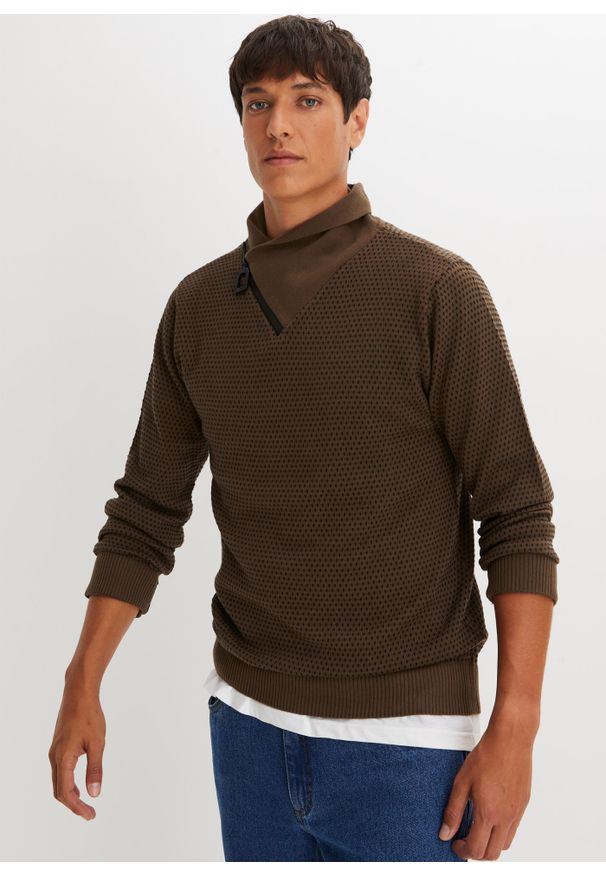 bonprix - Sweter z szalowym kołnierzem. Kolor: brązowy