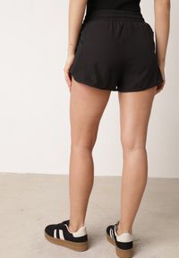 Born2be - Czarne Szorty Sportowe z Siateczkowymi Wstawkami i Podszewką Tamaris. Okazja: na co dzień, na spacer. Kolor: czarny. Styl: sportowy #2