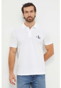 Calvin Klein Jeans polo męski kolor biały z nadrukiem. Typ kołnierza: polo. Kolor: biały. Materiał: dzianina. Długość: krótkie. Wzór: nadruk #3