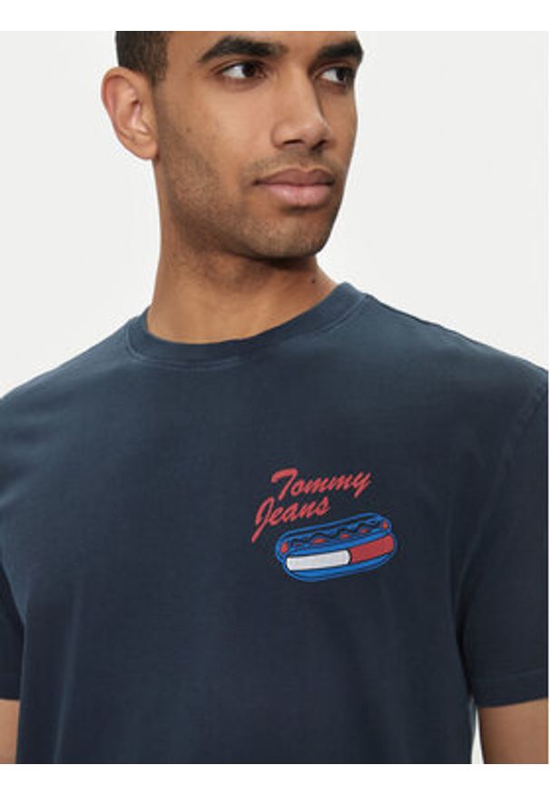 Tommy Jeans T-Shirt Fun Novelty DM0DM18552 Granatowy Regular Fit. Kolor: niebieski. Materiał: bawełna