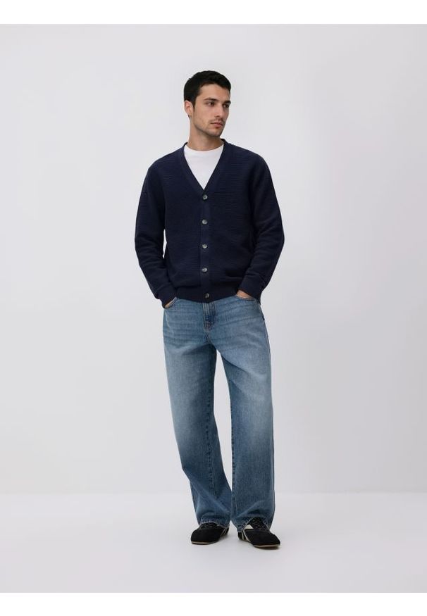 Reserved - Rozpinany kardigan - granatowy. Kolor: niebieski. Materiał: dzianina, bawełna