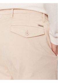 Guess Spodnie materiałowe Noah M3BB27 WFPMA Beżowy Slim Fit. Kolor: beżowy. Materiał: bawełna #4