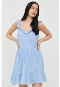 Guess sukienka bawełniana mini rozkloszowana. Kolor: niebieski. Materiał: bawełna. Długość rękawa: na ramiączkach. Typ sukienki: rozkloszowane. Długość: mini