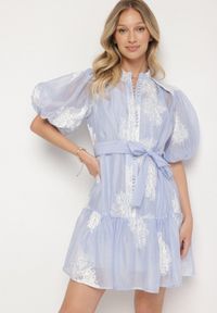 Born2be - Jasnoniebieska Koszulowa Przezroczysta Sukienka z Bawełną Haftami i Paskiem Lirulira. Okazja: na co dzień. Kolor: niebieski. Materiał: bawełna. Wzór: haft. Sezon: lato. Typ sukienki: koszulowe. Styl: casual, elegancki #1