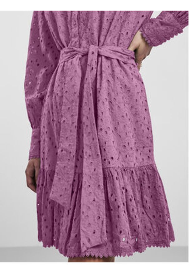 YAS Sukienka codzienna 26029394 Fioletowy Regular Fit. Okazja: na co dzień. Kolor: fioletowy. Materiał: bawełna. Typ sukienki: proste. Styl: casual