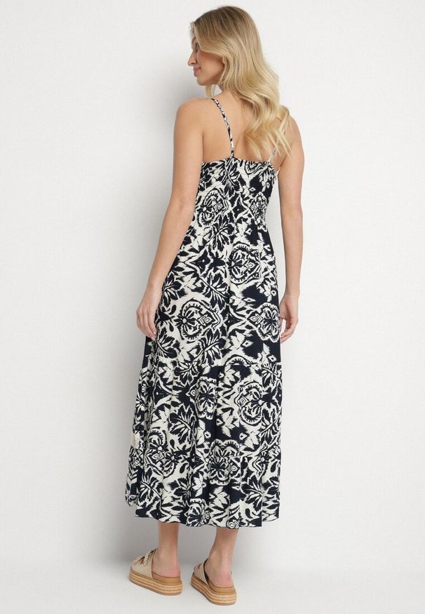 Born2be - Granatowa Bawełniana Sukienka Rozkloszowana w Etniczny Wzór z Koronką Taliosha. Okazja: na co dzień. Typ kołnierza: dekolt w kształcie V. Kolor: niebieski. Materiał: koronka, bawełna. Długość rękawa: na ramiączkach. Wzór: koronka. Styl: elegancki, casual