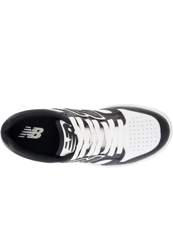 Buty dziecięce New Balance GSB480BW – czarne. Okazja: na uczelnię, na co dzień. Kolor: czarny. Materiał: syntetyk, materiał, skóra. Szerokość cholewki: normalna. Sport: turystyka piesza