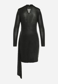 Born2be - Czarna Dopasowana Sukienka Mini o Asymetrycznym Fasonie z Metalicznym Połyskiem Buttera. Kolor: czarny. Materiał: materiał. Typ sukienki: asymetryczne. Długość: mini #4