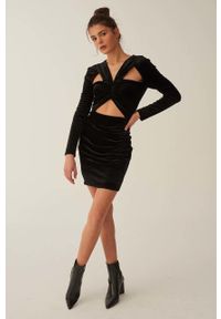 Undress Code sukienka kolor czarny mini dopasowana. Kolor: czarny. Materiał: materiał. Długość rękawa: długi rękaw. Typ sukienki: dopasowane. Długość: mini #3