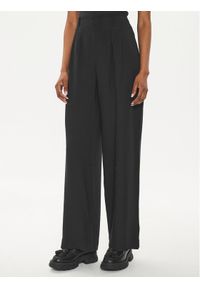 Calvin Klein Jeans Spodnie materiałowe J20J223917 Czarny Relaxed Fit. Kolor: czarny. Materiał: wiskoza