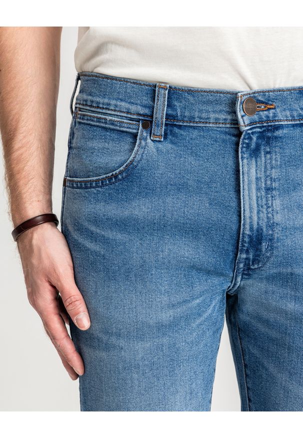 Wrangler - WRANGLER MESKIE SPODNIE JEANSOWE WRANGLER LARSTON COOL TWIST W18SYLZ70 112330749. Okazja: na co dzień. Stan: obniżony. Styl: casual, klasyczny