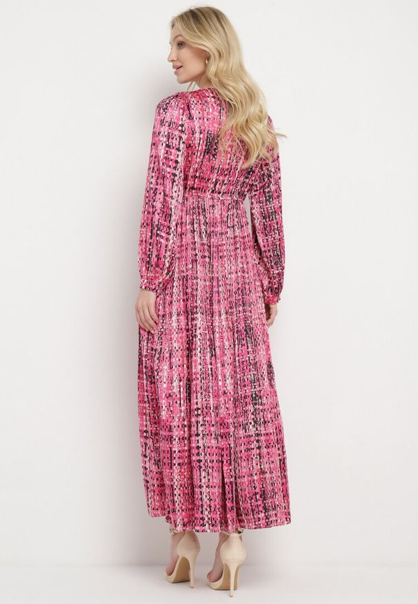 Born2be - Fuksjowa Sukienka Maxi z Gumką w Talii i Plisowanym Dołem w Tweedowy Wzór Viostana. Okazja: na co dzień. Kolor: różowy. Typ sukienki: proste. Styl: retro, elegancki, klasyczny, casual. Długość: maxi