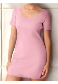 Sinsay - Sukienka mini w prążek - różowy. Kolor: różowy. Wzór: prążki. Długość: mini #1