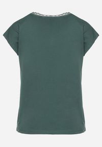 Born2be - Ciemnozielony Bawełniany T-shirt z Koronką przy Dekolcie Ralettia. Okazja: na co dzień. Kolor: zielony. Materiał: bawełna, koronka. Wzór: koronka. Styl: casual #6
