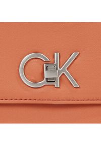 Calvin Klein Torebka Re-Lock Camera Bag W/Flap K60K611083 Brązowy. Kolor: brązowy