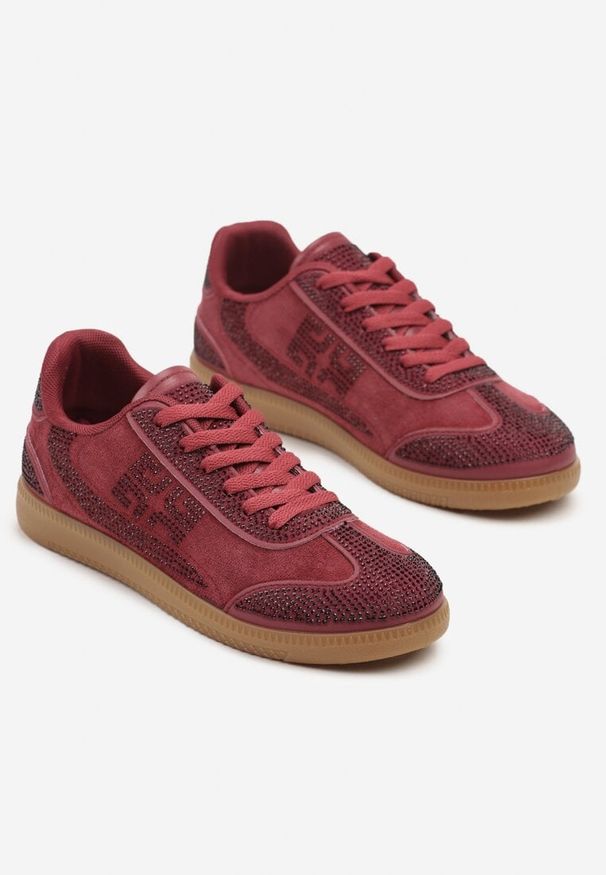 Born2be - Bordowe Sneakersy na Kauczukowej Podeszwie z Cyrkoniami Amondelle. Okazja: na co dzień. Kolor: czerwony. Materiał: kauczuk. Wzór: aplikacja