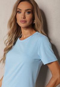 Renee - Niebieski T-shirt Koszulka z Krótkim Rękawem i Okrągłym Dekoltem Tiarella. Kolor: niebieski. Materiał: jeans, bawełna. Długość rękawa: krótki rękaw. Długość: krótkie. Wzór: aplikacja. Styl: elegancki #4