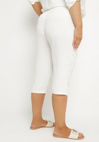 Born2be - Jasnobeżowe Spodnie z Gumką w Pasie 7/8 Tenimira. Okazja: na co dzień, na spacer. Kolekcja: plus size. Kolor: beżowy. Styl: klasyczny, casual, elegancki