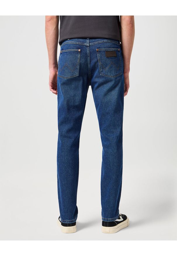 Wrangler - WRANGLER LARSTON MĘSKIE SPODNIE JEANSOWE JEANSY DŻINSY THE ROCK W18S8450X 112335242. Styl: rockowy