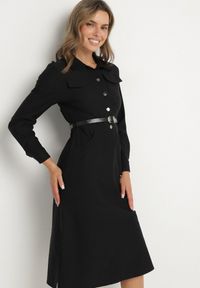 Born2be - Czarna Sukienka o Koszulowym Kroju z Dodatkowym Paskiem i Rozcięciami u Dołu Arinnis. Okazja: na co dzień, na spacer. Kolor: czarny. Długość rękawa: długi rękaw. Typ sukienki: koszulowe. Styl: klasyczny, casual #3