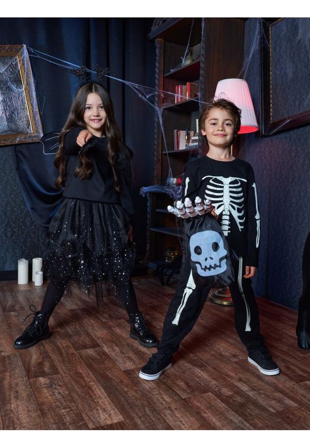 Sinsay - Piżama świecąca w ciemności z motywem kości - czarny. Kolor: czarny