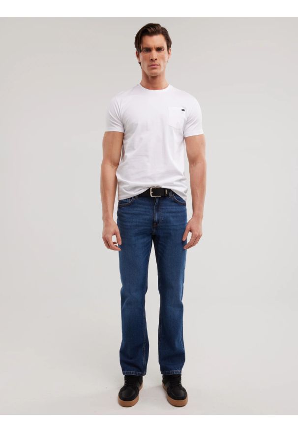 Big-Star - Koszulka męska z kieszonką biała Carbon 101. Okazja: na co dzień. Kolor: biały. Materiał: bawełna, denim, jeans. Długość rękawa: krótki rękaw. Długość: krótkie. Wzór: aplikacja. Styl: casual