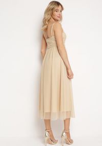 Born2be - Beżowa Sukienka na Ramiączkach z Gumką w Talii i Falbanką Watalia. Okazja: na imprezę. Kolor: beżowy. Materiał: materiał. Długość rękawa: na ramiączkach. Sezon: lato #3