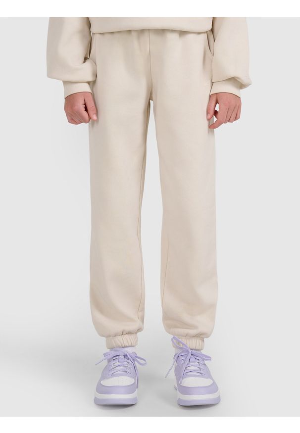 4f - 4F Spodnie dresowe joggery dziewczęce - białe 140 (9-10 lat). Okazja: na co dzień. Kolor: biały. Materiał: dresówka. Sezon: lato. Styl: casual