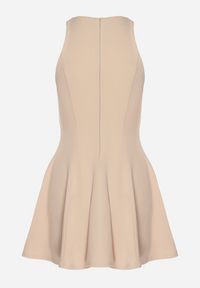 Born2be - Jasnobeżowa Rozkloszowana Sukienka z Wiskozą Milenissa. Okazja: na imprezę, na co dzień. Kolor: beżowy. Materiał: wiskoza. Sezon: lato. Styl: casual, elegancki #3