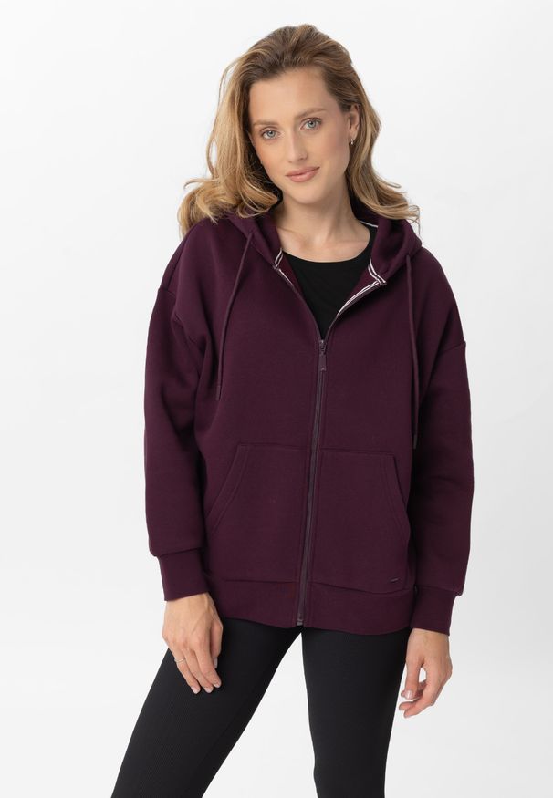 Volcano - Bluza oversize z kapturem B-LOMY. Typ kołnierza: kaptur. Kolekcja: plus size. Kolor: czerwony. Materiał: bawełna, poliester, materiał. Wzór: gładki, aplikacja