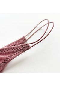 Intica - Stringi z cienkimi paseczkami z wysokiej jakości materiału Pauline. Kolor: fioletowy. Materiał: materiał #11