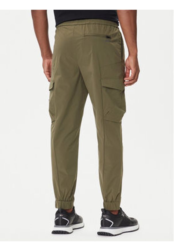 BOSS Spodnie materiałowe T_Urbanex-Cargolight 50508339 Zielony Tapered Fit. Kolor: zielony. Materiał: syntetyk
