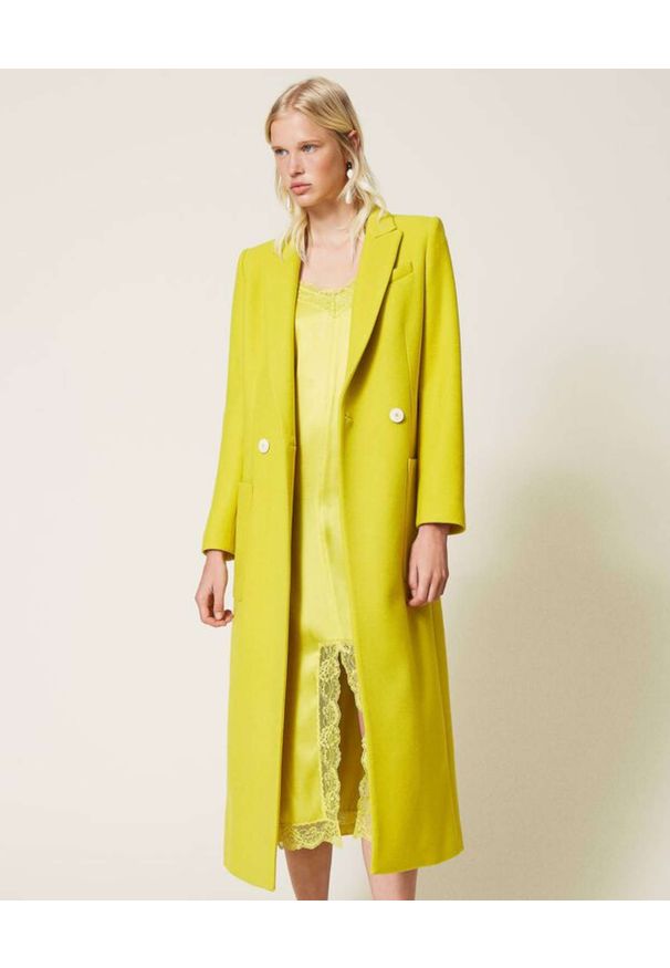 TwinSet - TWINSET - Żółty płaszcz z wełny. Kolor: żółty. Materiał: wełna. Długość: długie