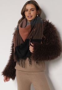 Born2be - Brązowy Szalik Bellaern. Kolor: brązowy. Materiał: bawełna, wiskoza, tkanina, futro. Styl: elegancki #1