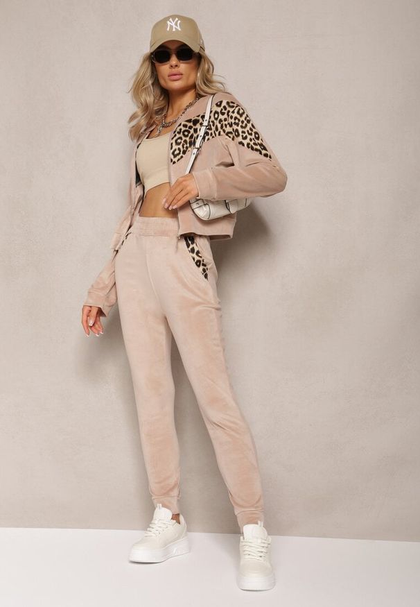 Renee - Beżowy Welurowy Komplet Dresowy 2-Częściowy z Animal Print Bluza i Spodnie Atisilva. Kolor: beżowy. Materiał: welur, dresówka. Wzór: nadruk
