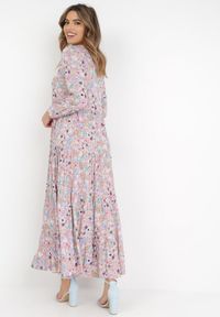 Born2be - Jasnofioletowa Sukienka Phoebamia. Kolor: fioletowy. Materiał: zamsz. Wzór: aplikacja, kwiaty. Styl: klasyczny. Długość: maxi