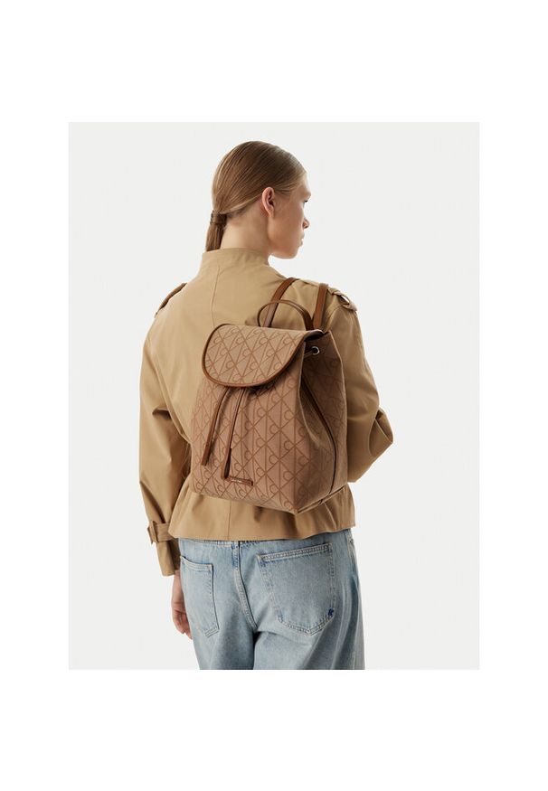 Plecak Calvin Klein. Kolor: brązowy