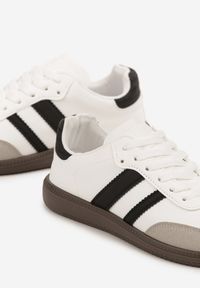 Born2be - Białe Płaskie Sneakersy Ozdobione Paskami Glaria. Nosek buta: okrągły. Zapięcie: pasek. Kolor: biały. Wzór: aplikacja. Obcas: na obcasie. Wysokość obcasa: niski #5