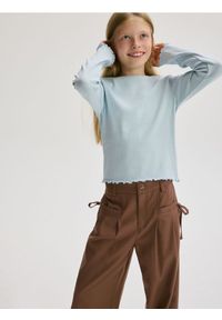 Reserved - Prążkowana koszulka - jasnoniebieski. Kolor: niebieski. Materiał: prążkowany